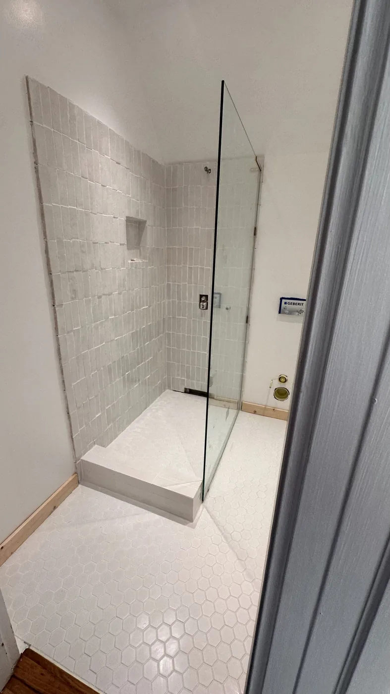 Glass shower installation